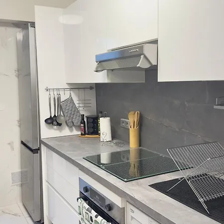 アパート Charming And Spacious Two-room With Terrace