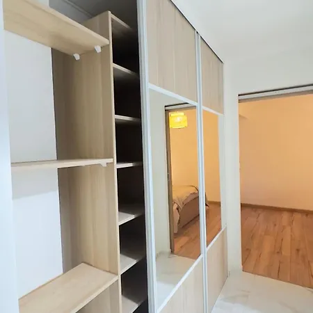 Charming And Spacious Two-room With Terrace アパート *