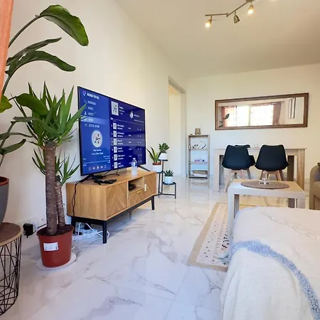 アパート Charming And Spacious Two-room With Terrace ニース
