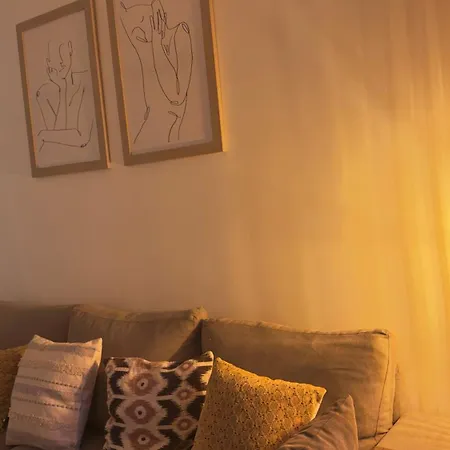 Charming And Spacious Two-room With Terrace Apartmán