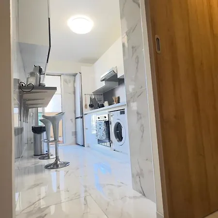 Charming And Spacious Two-Room Apartment With Terrace 公寓 *